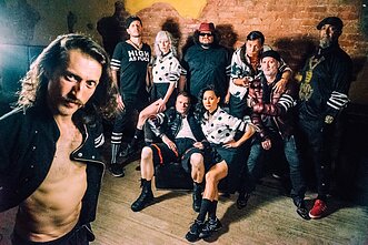 „Gogol Bordello“.