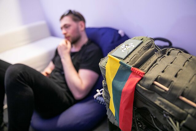 Ginklais ir karyba besižavintis Jurijus Izraelyje nesiskiria su Vyčio ženklu papuoštais rūbais ir kuprine