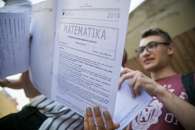 Abiturientai po egzamino.