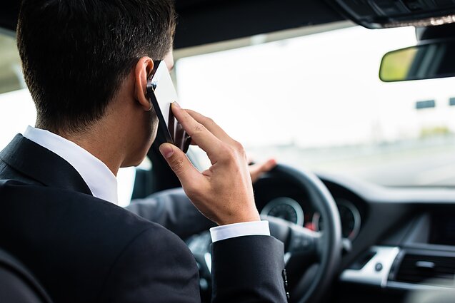 Kalbėjimas telefonu vairuojant