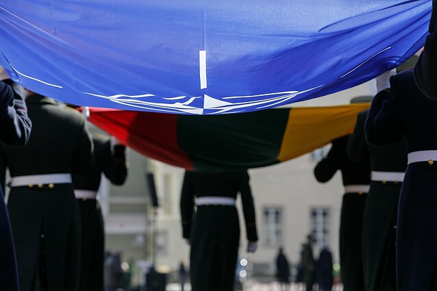 NATO ir Lietuvos vėliava