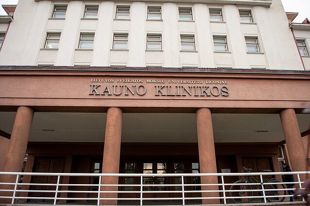 Žinios. Kauno klinikos kreipėsi pagalbos į mokslininkus dėl sparčiai senkančių apsaugos skydų gamybos