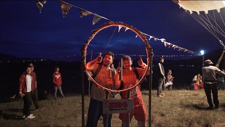 „Antikvariniai Kašpirovskio dantys“ naująjį klipą filmavo Indijoje