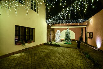 Stiklių gatvė pasipuošė Kalėdoms