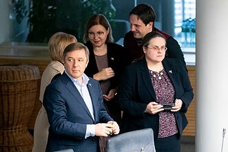 Seime vyksta pirmasis biudžeto svarstymas. Ramūnas Karbauskis ir Agnė Širinskienė
