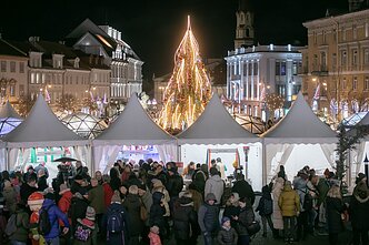 Vilniaus Rotušės Kalėdų eglė ir šventinis traukinukas