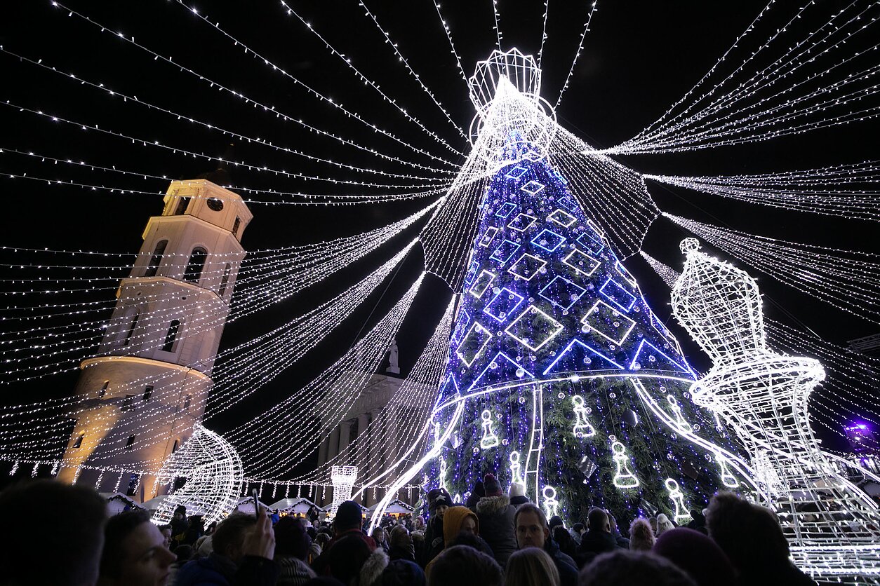 Vilniuje įžiebta pagrindinė sostinės Kalėdų eglė