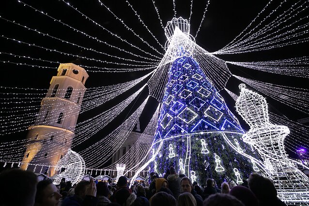 Vilniuje įžiebta pagrindinė sostinės Kalėdų eglė
