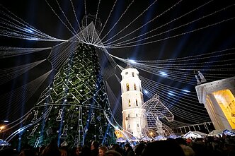 Vilniaus Katedros aikštėje įžiebta Kalėdų eglė Vilniaus Katedros aikštėje įžiebta Kalėdų eglė