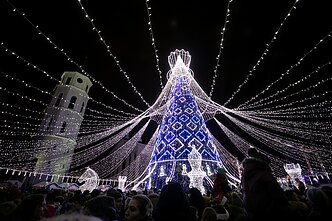 Vilniaus Katedros aikštėje įžiebta Kalėdų eglė Vilniaus Katedros aikštėje įžiebta Kalėdų eglė