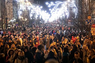 Vilniaus Katedros aikštėje įžiebta Kalėdų eglė Vilniaus Katedros aikštėje įžiebta Kalėdų eglė