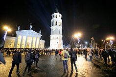 Vilniaus Katedros aikštėje įžiebta Kalėdų eglė Vilniaus Katedros aikštėje įžiebta Kalėdų eglė
