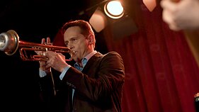 Kadras iš vaizdo klipo