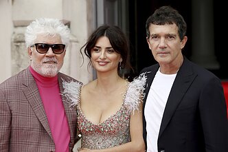  Pedro Almodovaras, Penelope Cruz, Antonio Banderasas
