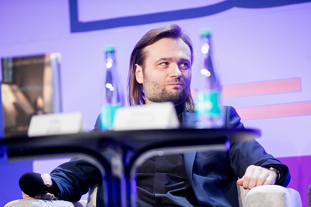 Algirdas Toliatas Knygų mugėje pristato knygą „Ramybė tau“
