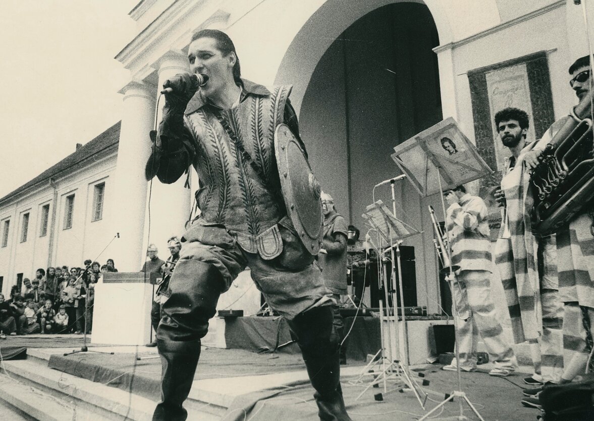 Grupės „Antis“ koncertas 1987 m. gegužės 17 d. prie Lietuvos nacionalinio (tuometinio Istorijos-etnografijos) muziejaus