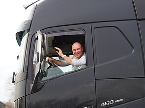 Gynybos paramos fondo savanoriai Kalvarijų pasienio poste vairuotojus vaišina koše