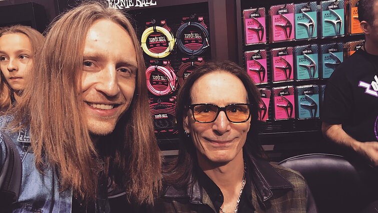 Robertas Semeniukas ir jo dievukas Steve'as Vai