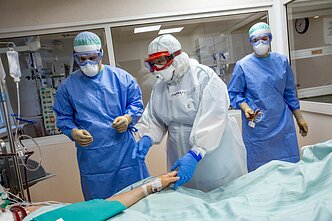 VUL Santaros klinikos. Medikai