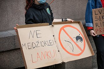 Protestas prieš medžioklės su lankais įteisinimą