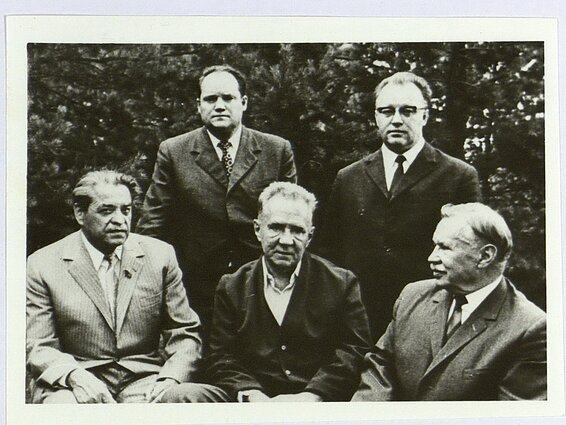 A. Sniečkus (dešinėje) ir SSRS MT pirmininkas A. Kosyginas (viduryje) poilsio metu Palangoje 1972 m. 