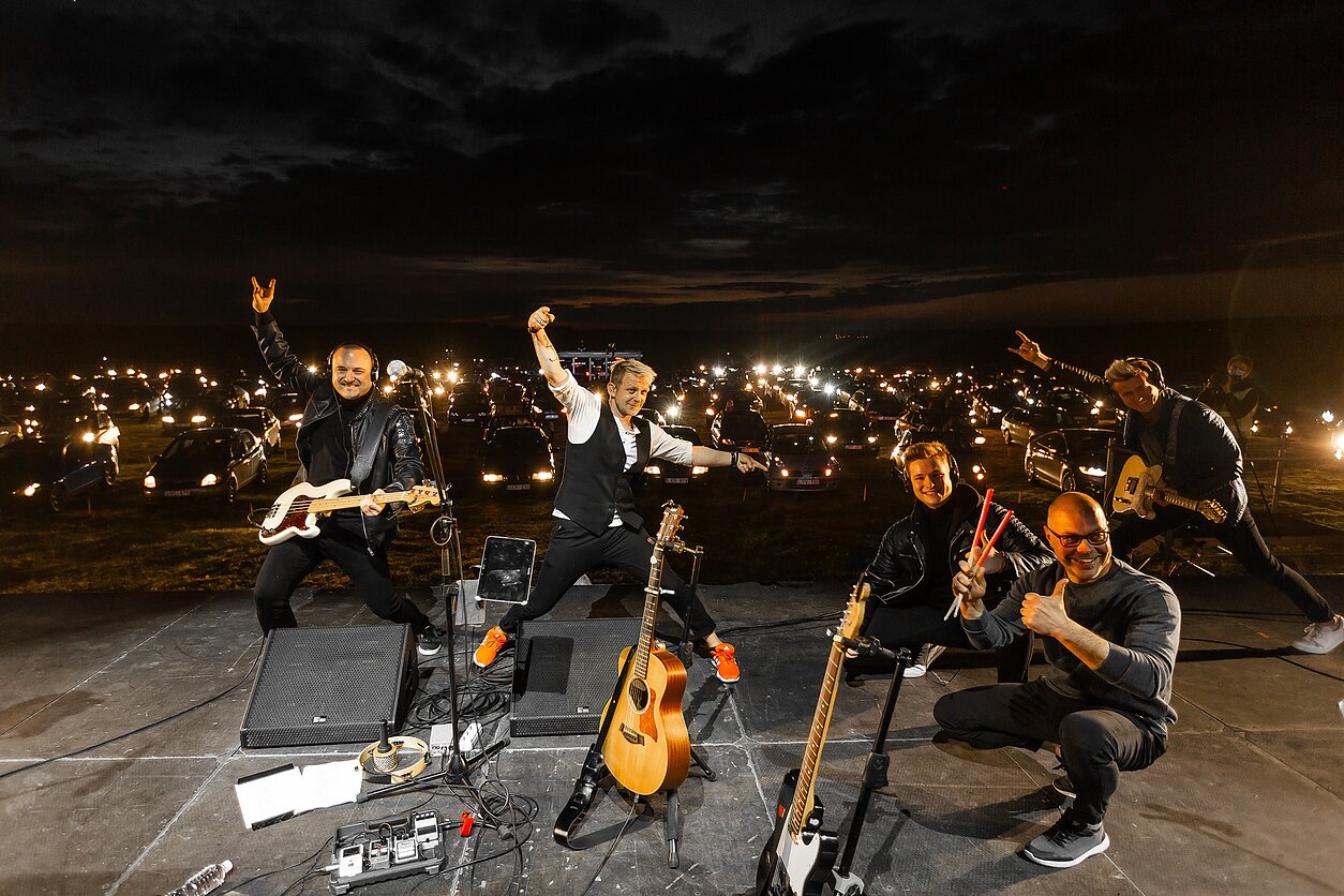 „Biplan“ „drive in“ koncerto akimirka