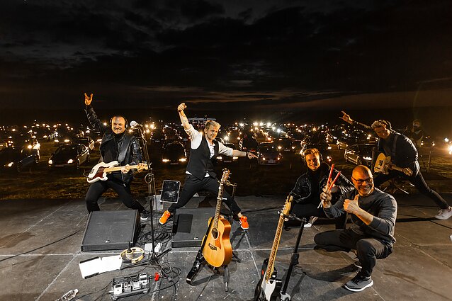 „Biplan“ „drive in“ koncerto akimirka