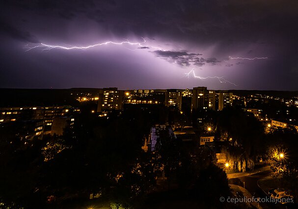 Žaibai virš Vilniaus