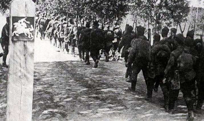 Sovietų kariai kerta SSRS–Lietuvos sieną 1940 m. birželį