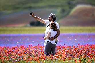 Castelluccio kaimo lęšių laukuose – gėlių jūra
