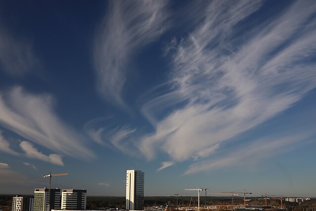Plunksniniai debesys pranašauja orų permainas