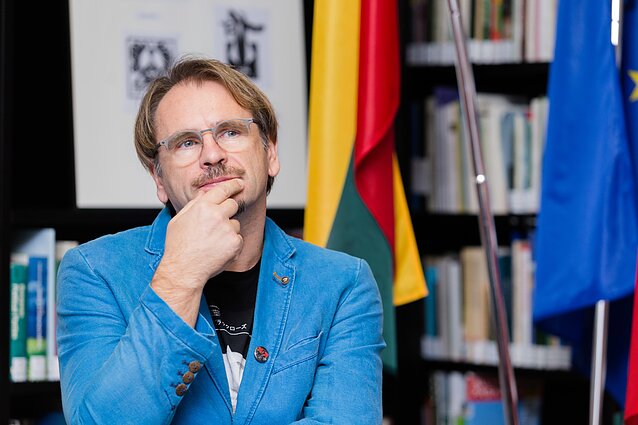 Mikutavičiaus reakcija į pasikeitusius reikalavimus renginiuose: dainuosiu su kauke, pažiūrėsiu, kiek traukiu