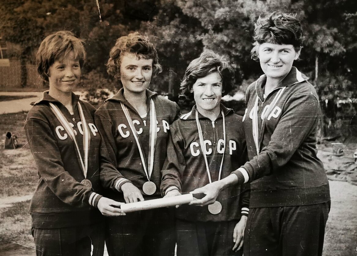 Lidija Ruzgytė (pirma iš dešinės)