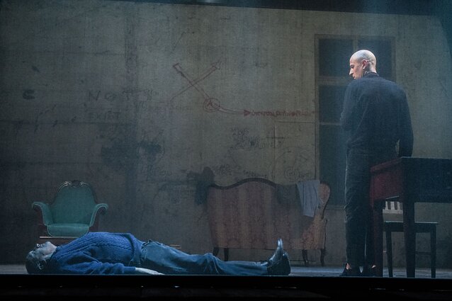 Scena iš Krystiano Lupos spektaklio „Austerlicas“. Valentinas Masalskis, Sergejus Ivanovas