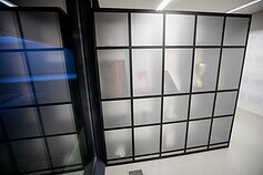 Nacionalinėje dailės galerijoje pristatyta Jolitos Vaitkutės ir Andriaus Mamontovo instaliacija „Skambina“