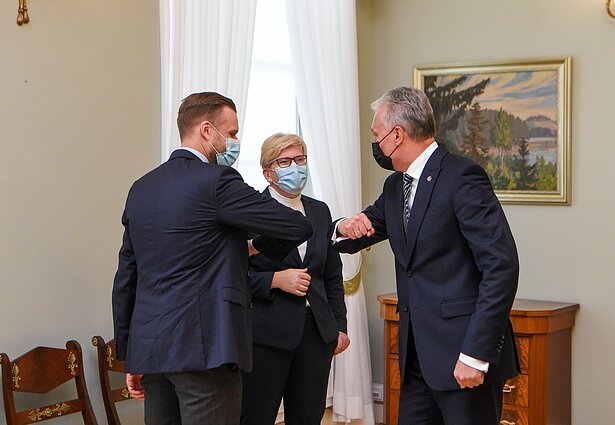 Ingrida Šimonytė ir Gabrielius Landsbergis susitiko su Gitanu Nausėda
