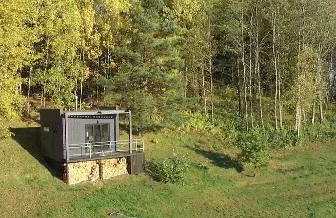 Architektė sukūrė 14 kv. m namelį: svarbiau ne daiktai, o atsiverianti panorama ir laisvė Architektė sukūrė 14 kv. m namelį: svarbiau ne daiktai, o atsiverianti panorama ir laisvė