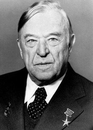 Andrejus Snežnevskis (1904–1987), sovietų psichiatras, SSRS populiarios diagnozės teorijos „Vangios eigos šizofrenija“ autorius