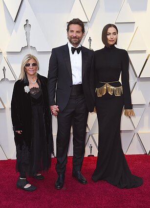 Bradley Cooperis su mama ir dukters mama