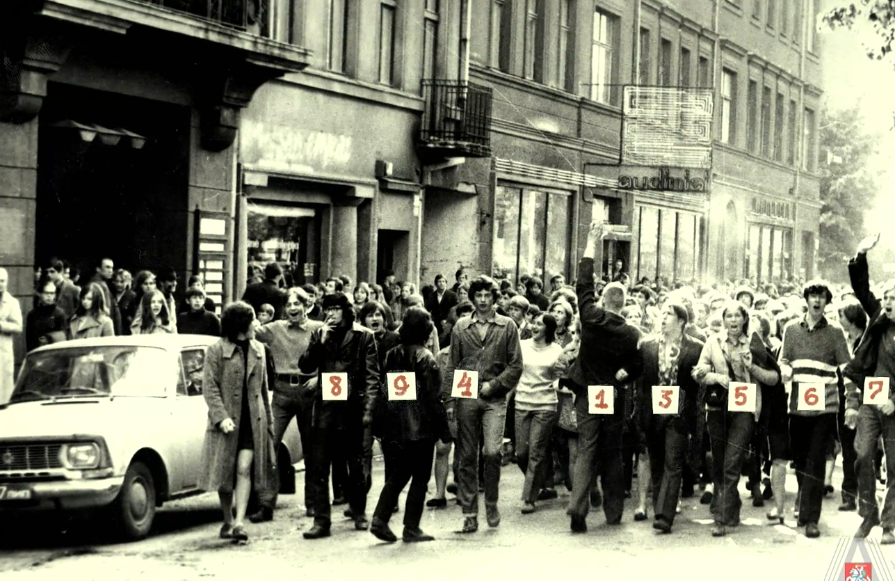 „(Pra)rasta karta“. Jaunystė