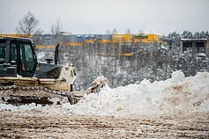 Vilniaus erdvėse sukastas sniegas vežamas į sąvartyną prie Gariūnų Vilniaus erdvėse sukastas sniegas vežamas į sąvartyną prie Gariūnų
