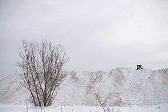Vilniaus erdvėse sukastas sniegas vežamas į sąvartyną prie Gariūnų Vilniaus erdvėse sukastas sniegas vežamas į sąvartyną prie Gariūnų