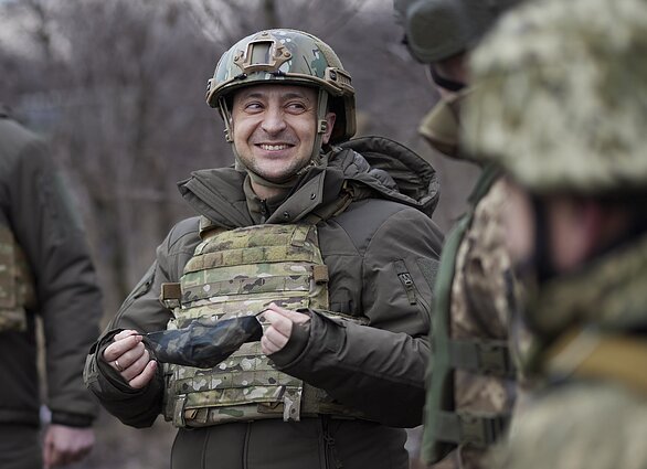 Volodymyras Zelenskis lanko karius Ukrainos rytuose