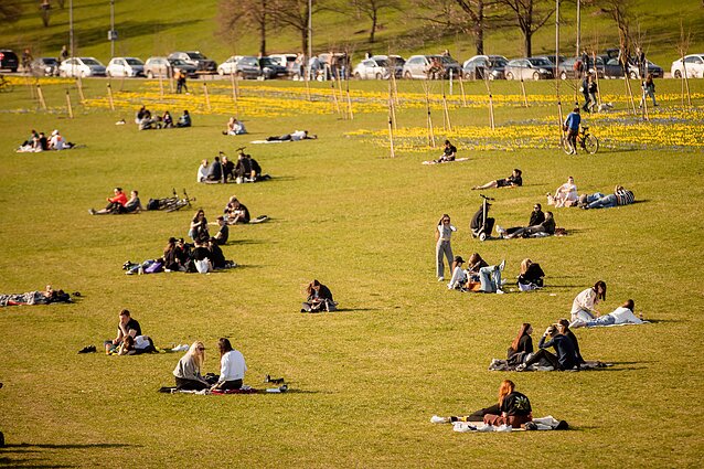 Karantinas pratęstas iki liepos, tačiau birželį laukia pokyčiai: atsivers klubai, bus leidžiami gausesni susibūrimai