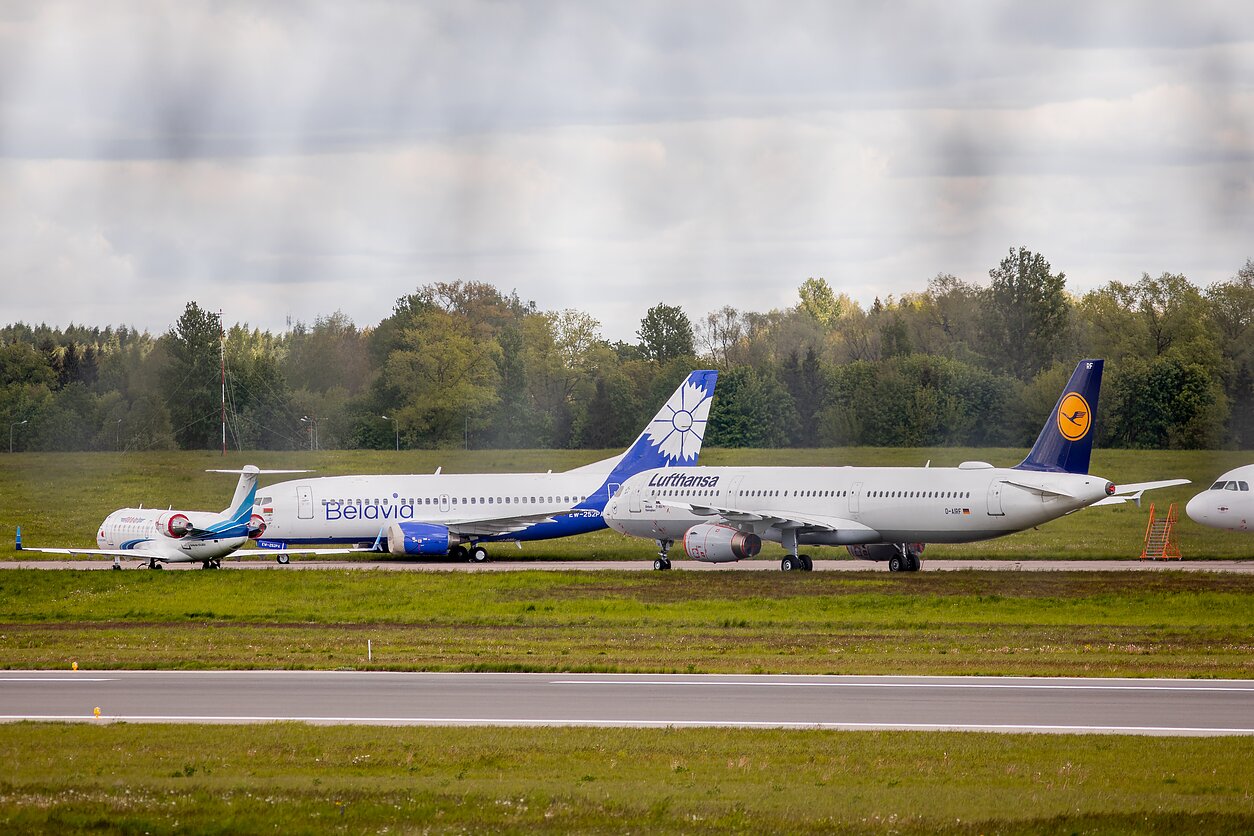 Lėktuvai. Asociatyvi