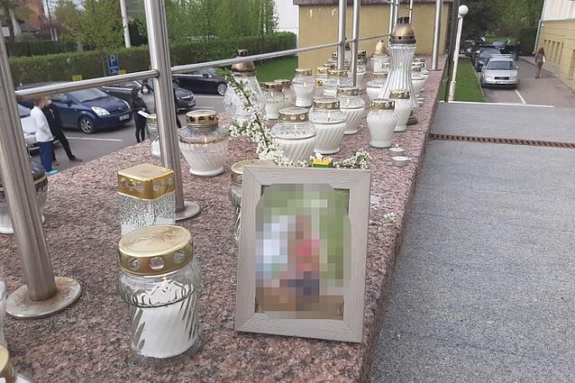 Pagerbdami iš gyvenimo pasitraukusią Šiaulių gydytoją, Lietuvos medikai uždegė žvakutes Pagerbdami iš gyvenimo pasitraukusią Šiaulių gydytoją, Lietuvos medikai uždegė žvakutes