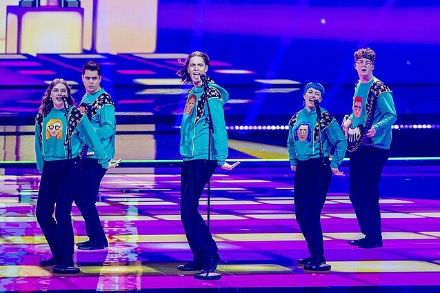 Eurovizija 2021. Antrasis pusfinalis. Islandija. „Daði og Gagnamagnið“ – „10 Years“