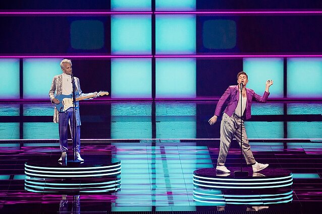 Eurovizija 2021. Antrasis pusfinalis. Danija. „Fyr Og Flamme“ – „ Øve Os På Hinanden“