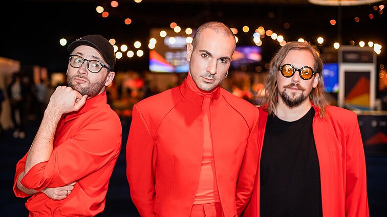 Lemiamam „Eurovizijos“ vakarui pasiruošę „The Roop“ – apie prezidento skambutį, raudonus kostiumus ir laimingą skaičių