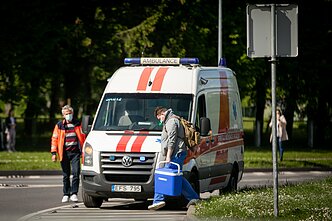 Vilniuje leidosi sraigtasparnis su donoro širdimi. Asociatyvi nuotr.
